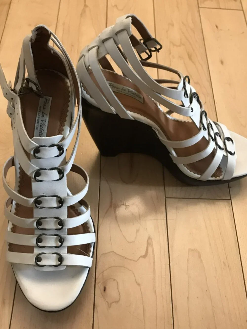 Pour La Victoire gently used